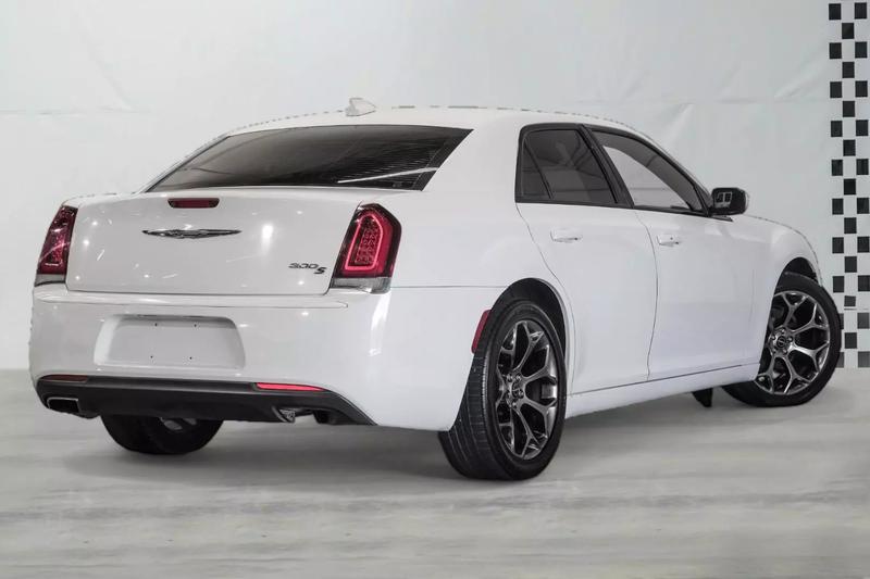 2018 Chrysler 300 300S Sedan 4D 6