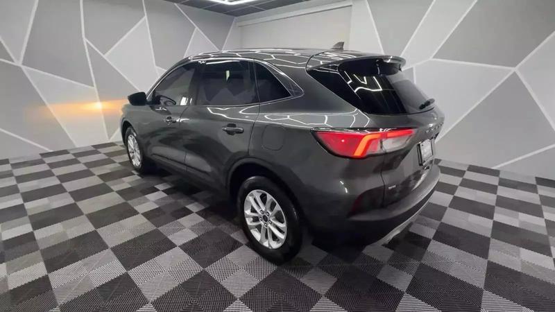 2020 Ford Escape SE Sport Utility 4D 9