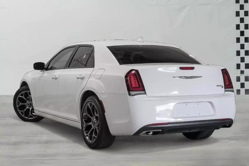 2018 Chrysler 300 300S Sedan 4D 8