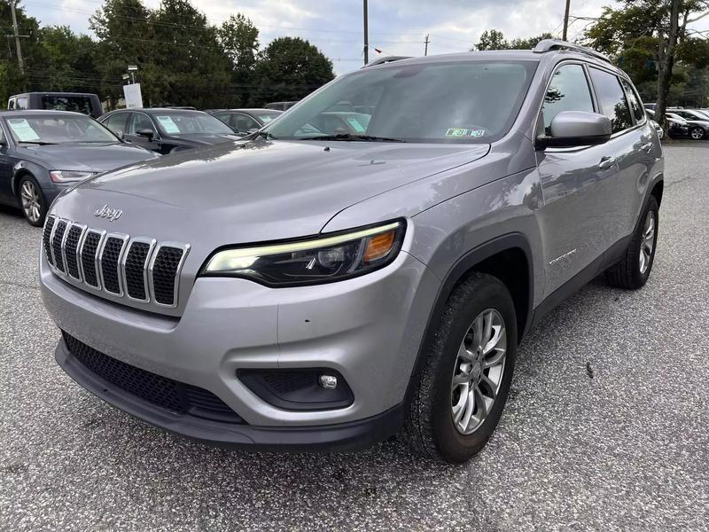 2019 Jeep Cherokee Latitude Plus Sport Utility 4D 10