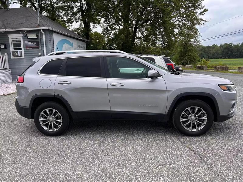 2019 Jeep Cherokee Latitude Plus Sport Utility 4D 3