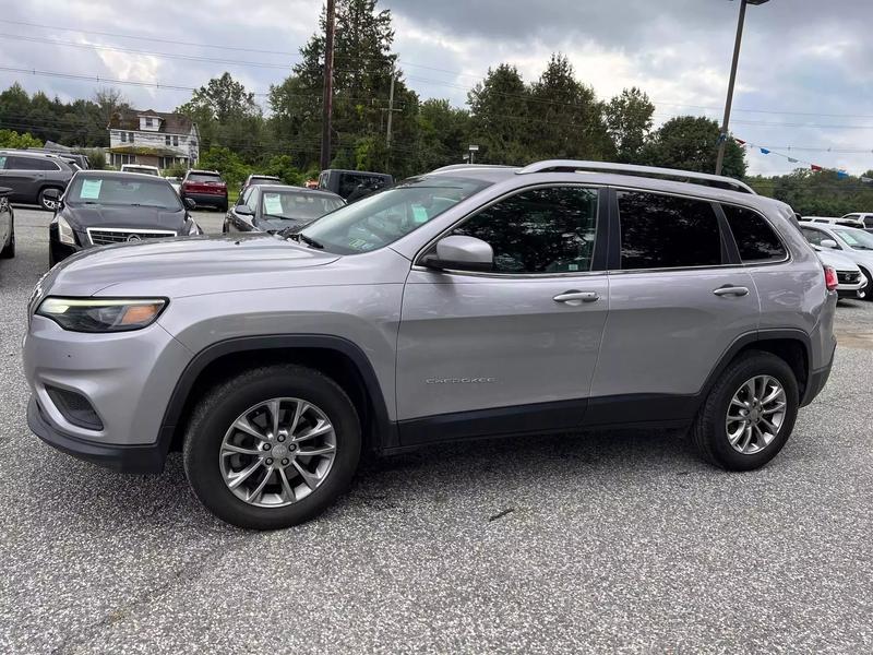 2019 Jeep Cherokee Latitude Plus Sport Utility 4D 9