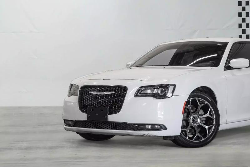 2018 Chrysler 300 300S Sedan 4D 12