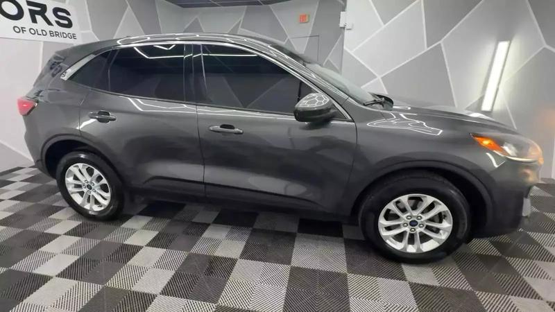 2020 Ford Escape SE Sport Utility 4D 19