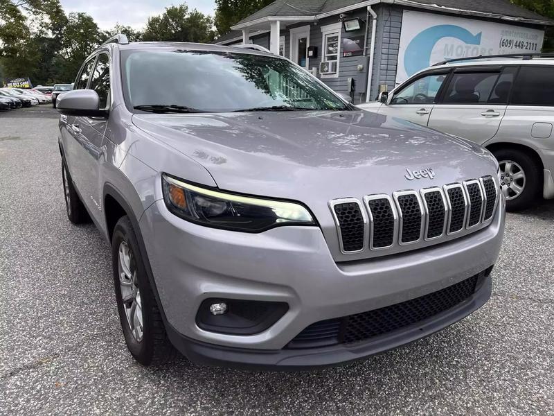 2019 Jeep Cherokee Latitude Plus Sport Utility 4D 13