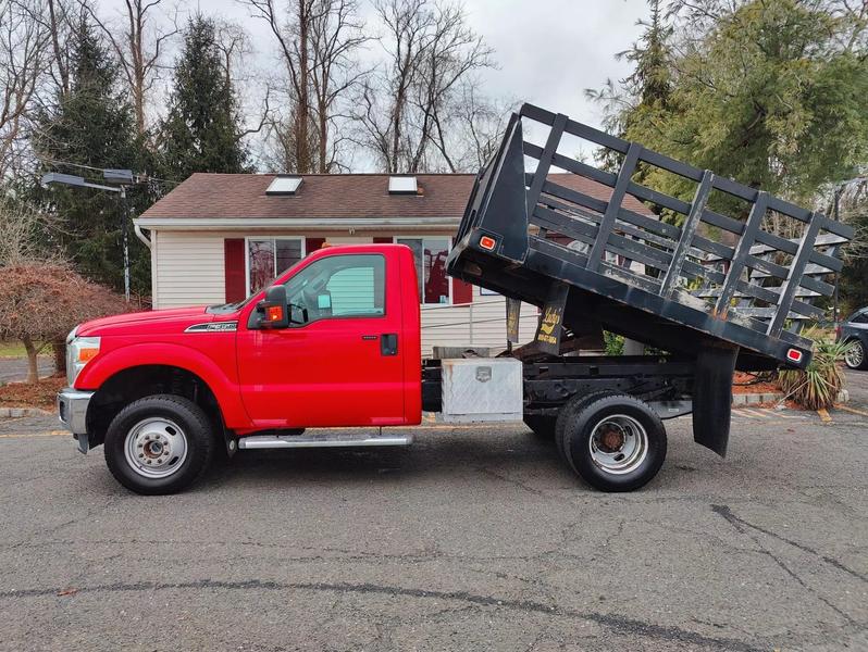 2016 Ford F350 Super Duty Regular Cab & Chassis XLT Cab & Chassis 2D 31