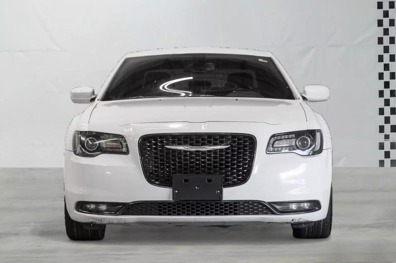 2018 Chrysler 300 300S Sedan 4D 3