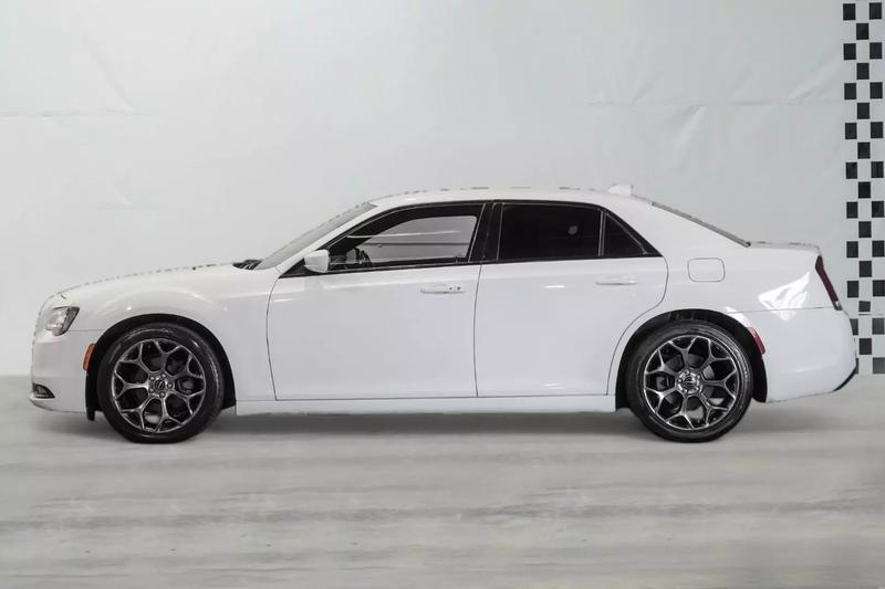 2018 Chrysler 300 300S Sedan 4D 9