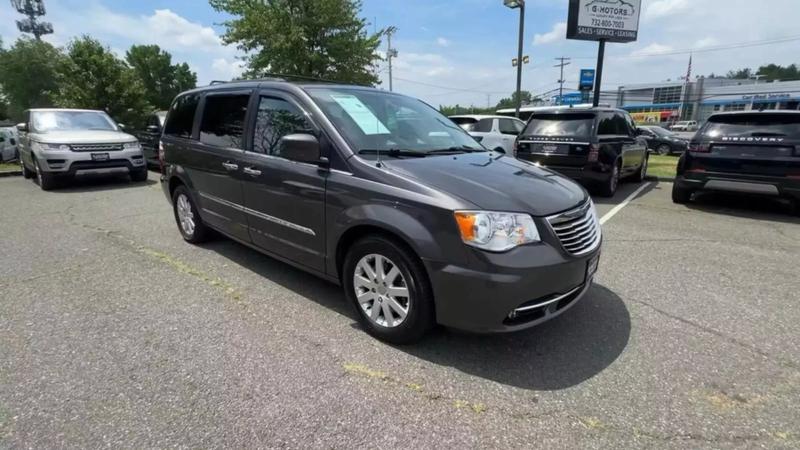 2015 Chrysler Town & Country Touring Minivan 4D 15