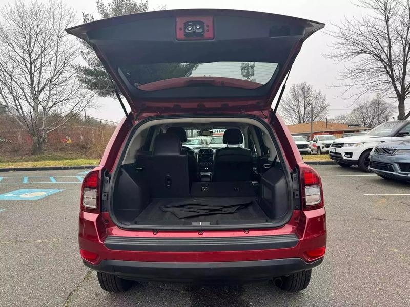 2016 Jeep Compass Latitude Sport Utility 4D 9