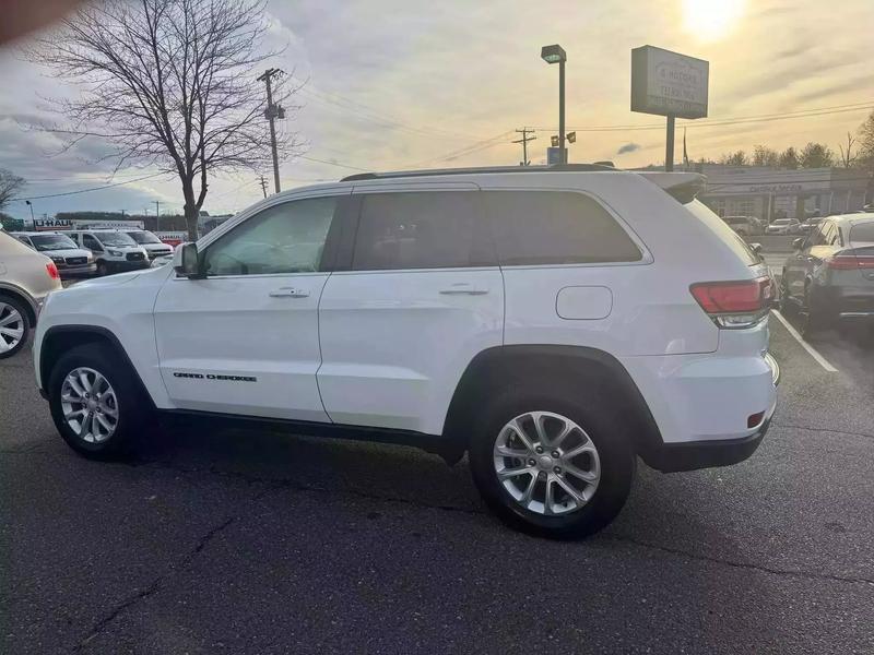 2021 Jeep Grand Cherokee Laredo E Sport Utility 4D 9