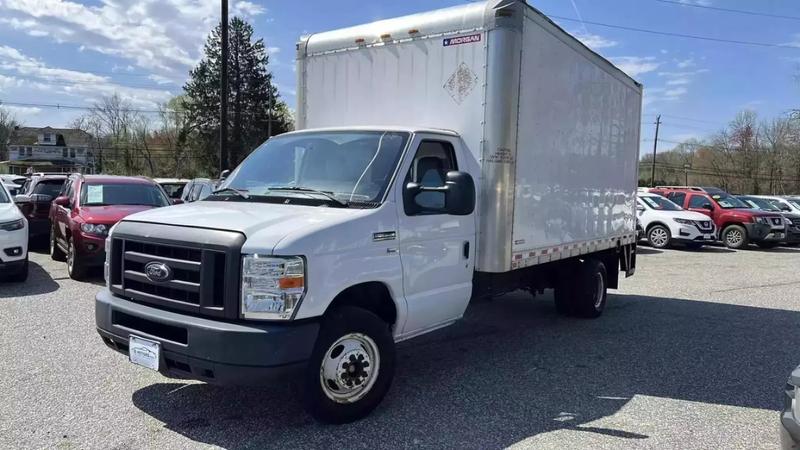 2018 Ford E350 Super Duty Cutaway Cutaway Van 2D 7