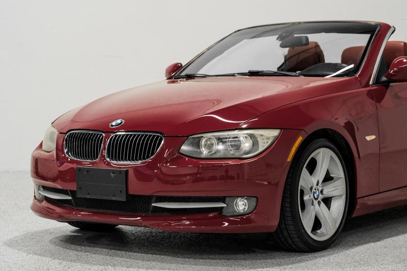 2011 BMW 3 Series 328i Convertible 2D 11