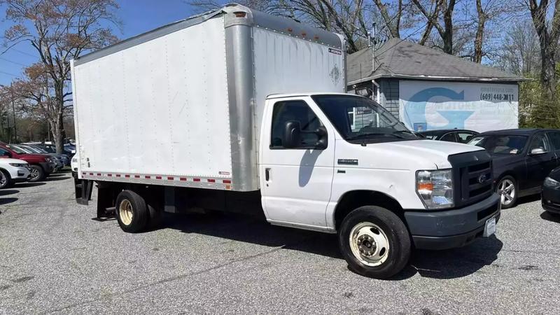 2018 Ford E350 Super Duty Cutaway Cutaway Van 2D 4