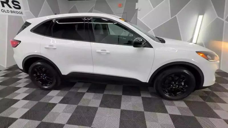 2020 Ford Escape SE Sport SUV 4D 17