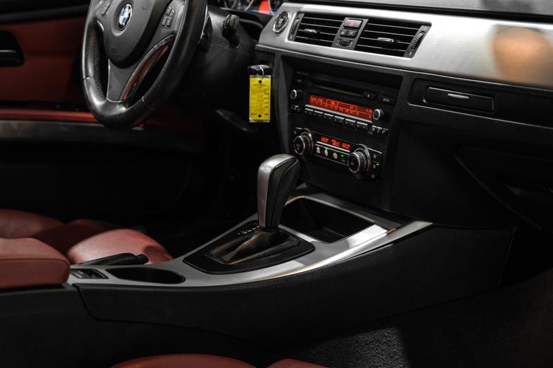 2011 BMW 3 Series 328i Convertible 2D 31