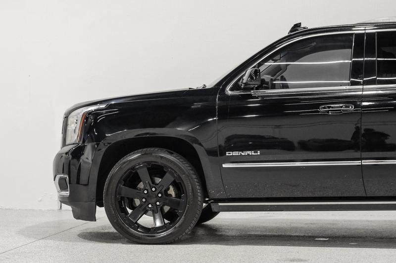 2017 GMC Yukon XL Denali Sport Utility 4D 14