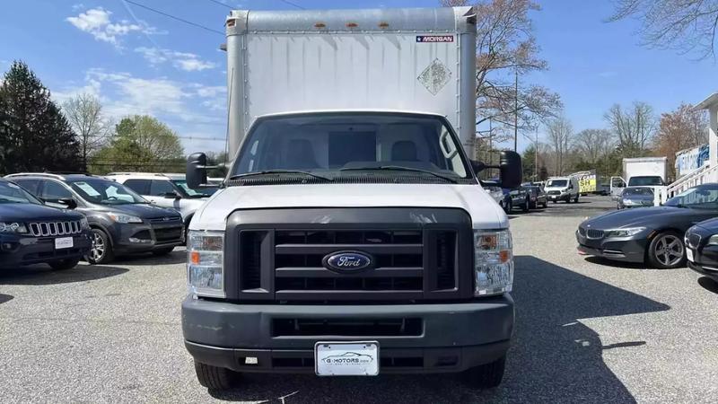 2018 Ford E350 Super Duty Cutaway Cutaway Van 2D 5