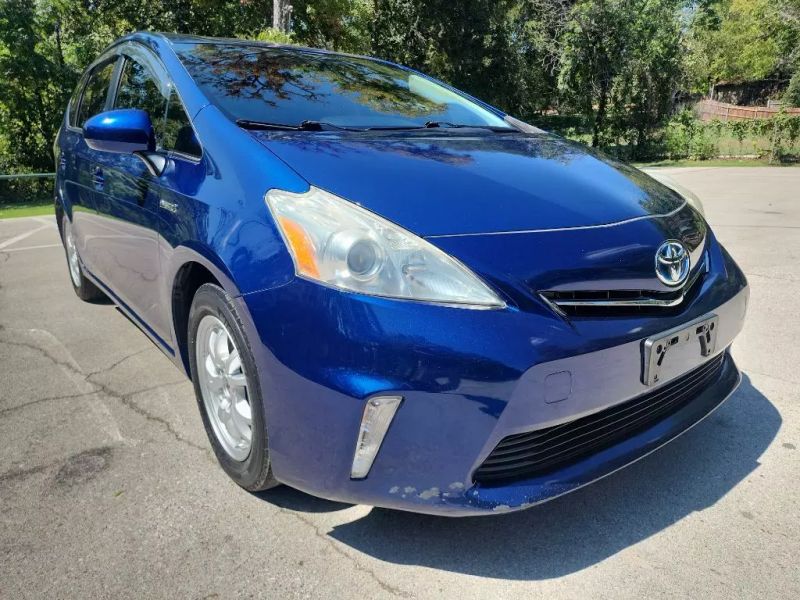 2014 Toyota Prius v Two