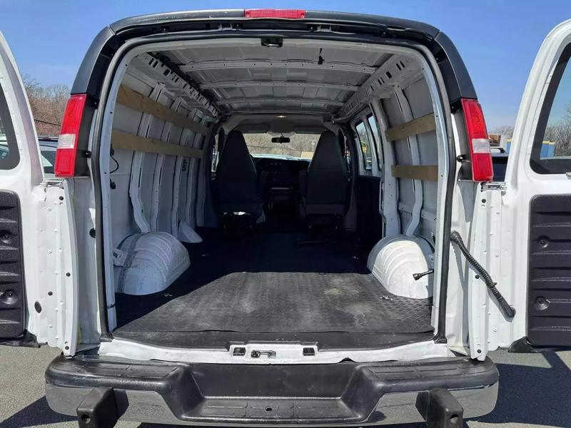 2021 GMC Savana 2500 Cargo Regular Van 3D 21