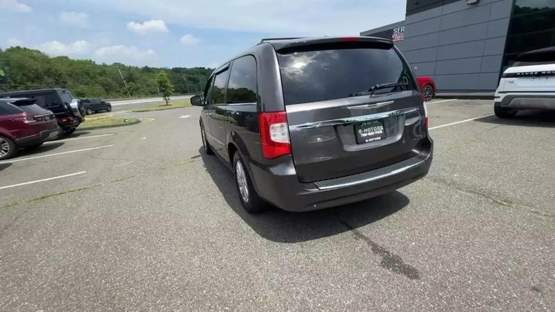 2015 Chrysler Town & Country Touring Minivan 4D 7