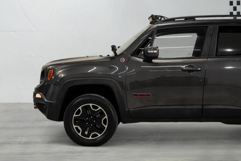 2017 Jeep Renegade Trailhawk Sport Utility 4D 14