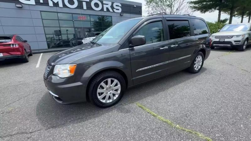 2015 Chrysler Town & Country Touring Minivan 4D 2