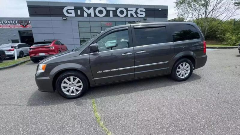 2015 Chrysler Town & Country Touring Minivan 4D 3