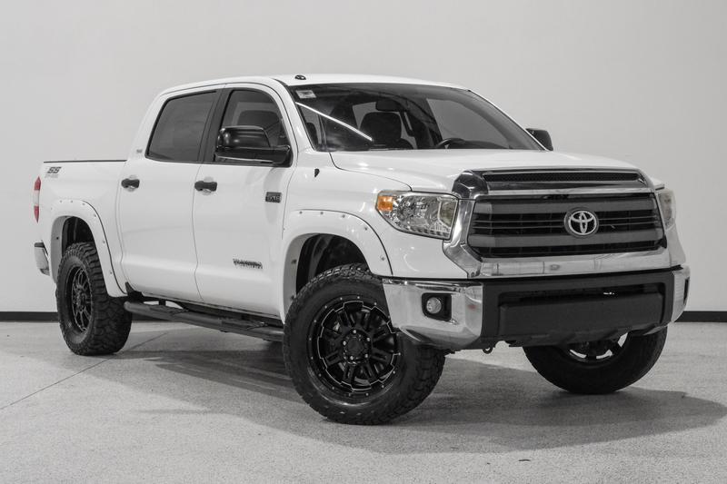 2014 Toyota Tundra CrewMax SR5 Pickup 4D 5 1/2 ft 4