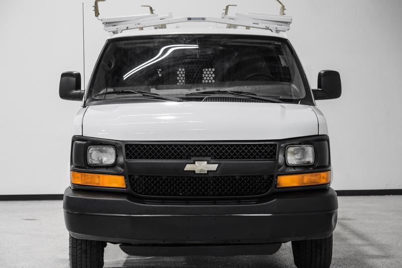 2010 Chevrolet G2500 Cargo  Van 3D 3