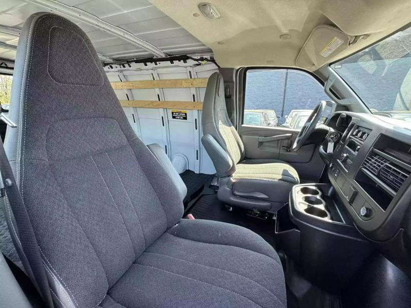 2021 GMC Savana 2500 Cargo Regular Van 3D 27