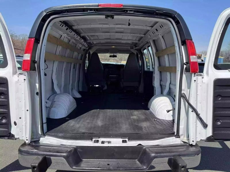 2021 GMC Savana 2500 Cargo Regular Van 3D 21