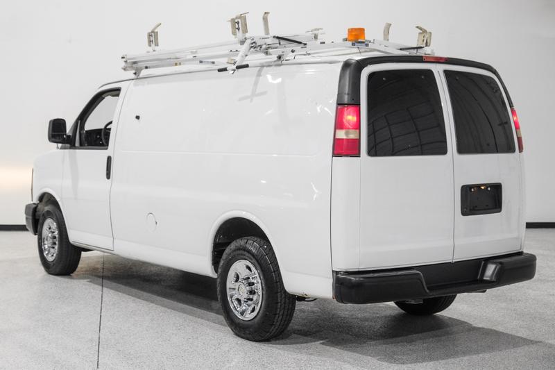 2010 Chevrolet G2500 Cargo  Van 3D 7