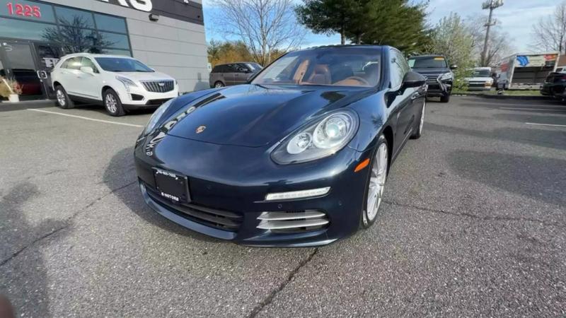 2015 Porsche Panamera 4S Executive Sedan 4D 22