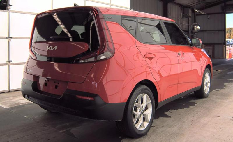 2022 Kia Soul LX Wagon 4D 3