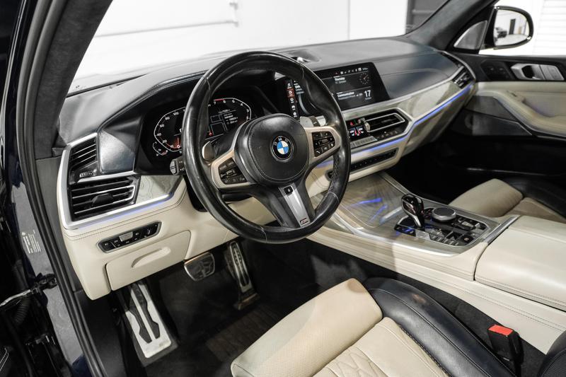 2020 BMW X7  M50i Sport Utility 4D 22