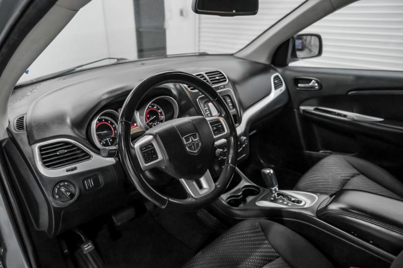 2019 Dodge Journey SE Sport Utility 4D 26