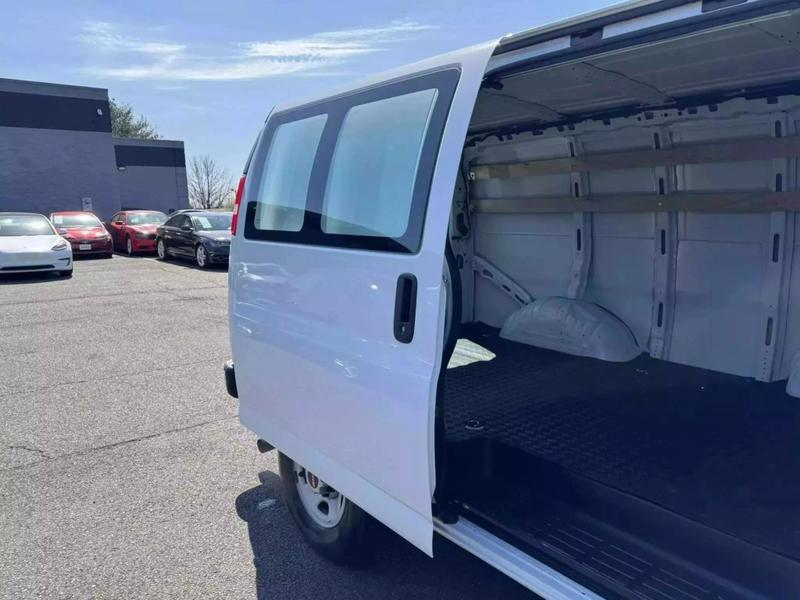 2021 GMC Savana 2500 Cargo Regular Van 3D 22