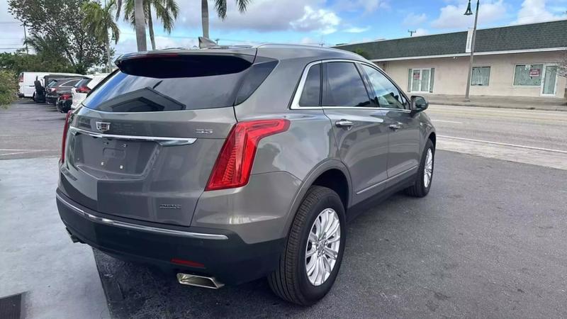 2017 Cadillac XT5 Sport Utility 4D 8