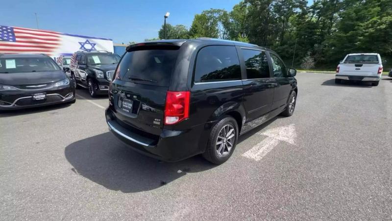 2017 Dodge Grand Caravan Passenger SXT Minivan 4D 11