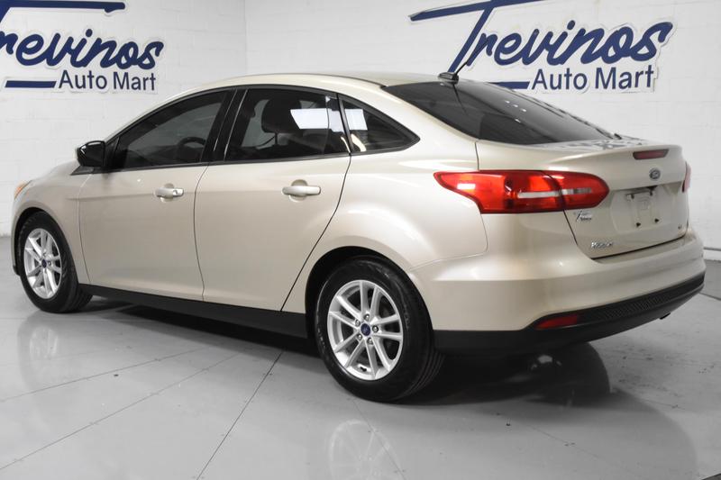 2017 Ford Focus SE Sedan 4D 13