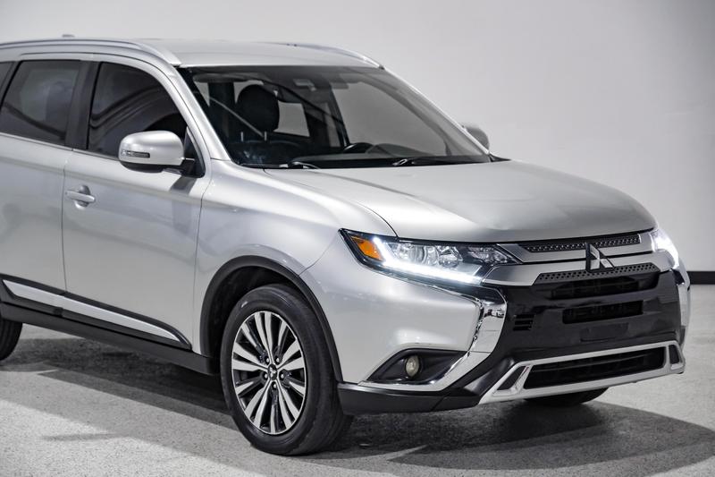 2020 Mitsubishi Outlander ES Sport Utility 4D 13