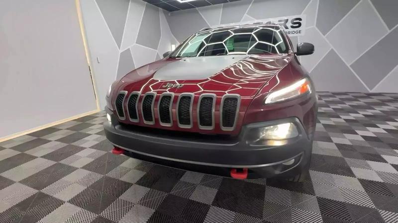 2018 Jeep Cherokee TrailHawk Sport Utility 4D 17