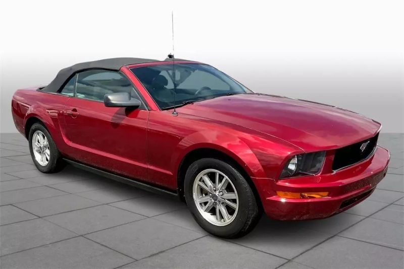 2005 Ford Mustang Deluxe