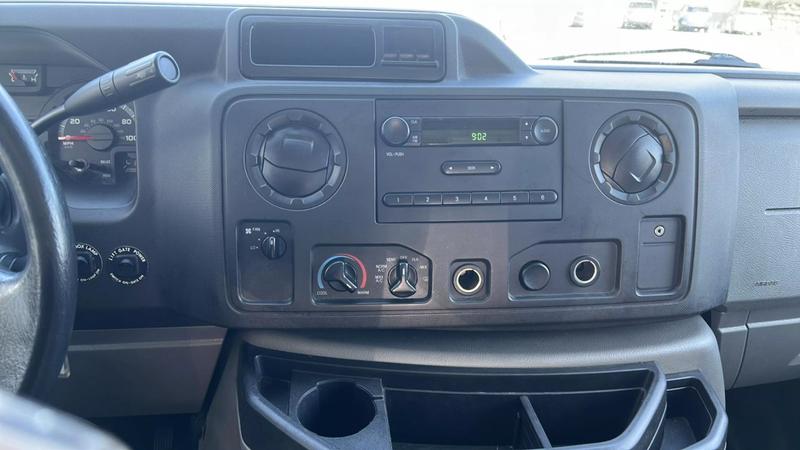 2018 Ford E350 Super Duty Cutaway Cutaway Van 2D 18