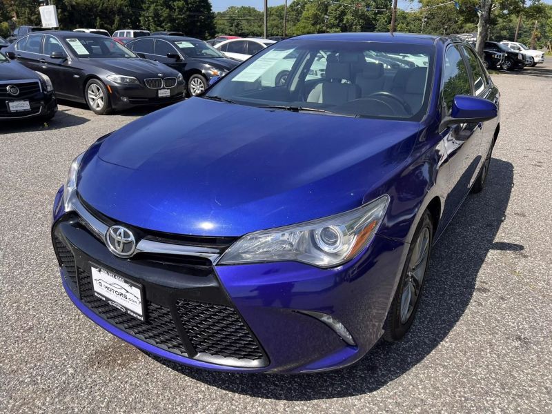 2015 Toyota Camry SE Sedan 4D 11