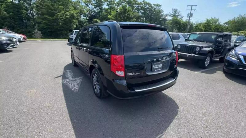 2017 Dodge Grand Caravan Passenger SXT Minivan 4D 8