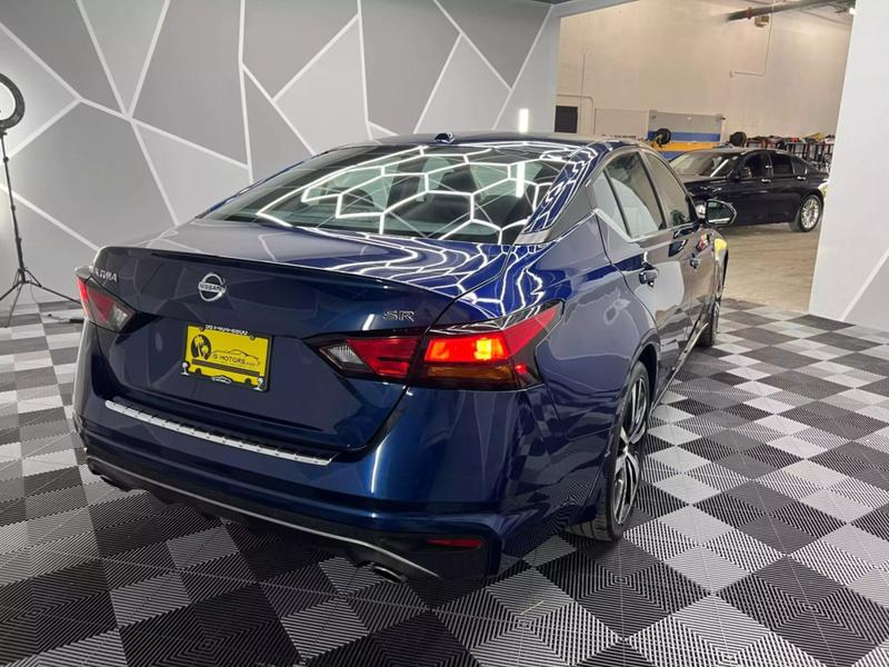 2019 Nissan Altima 2.5 SR Sedan 4D 9