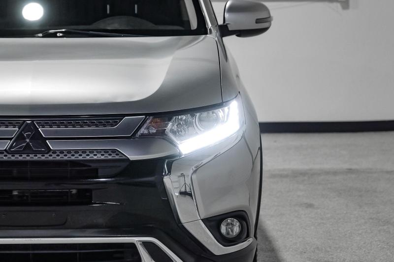 2020 Mitsubishi Outlander ES Sport Utility 4D 56