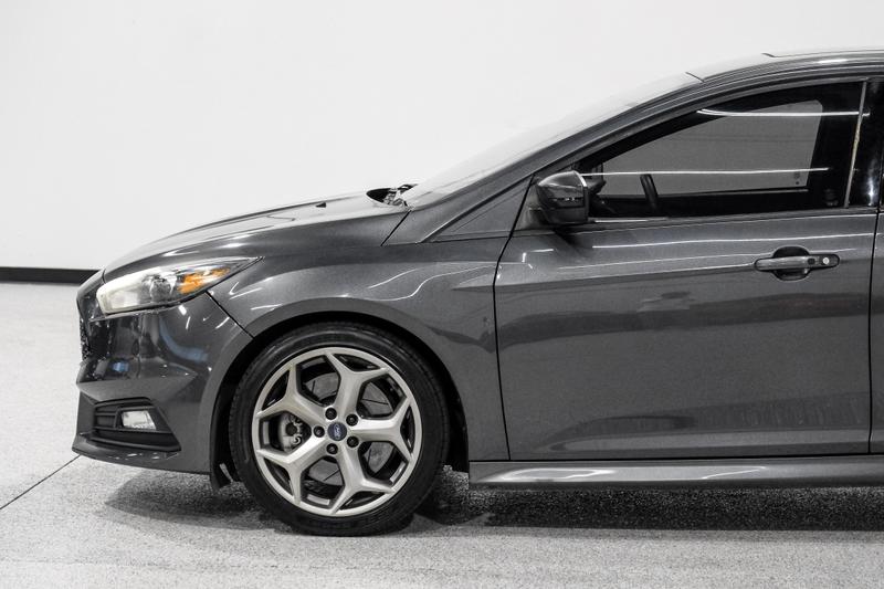 2017 Ford Focus ST Hatchback 4D 14